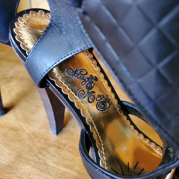 Naughty Monkey Size 6 High Heel Black With Gold Detail - Picture 3 of 4